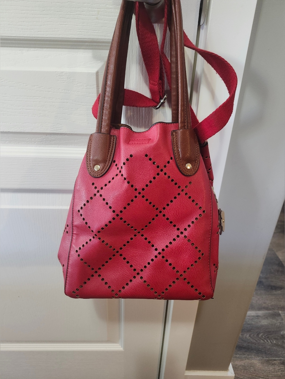 Louenhide Bermuda Handbag In Raspberry. - Picture 6 of 13